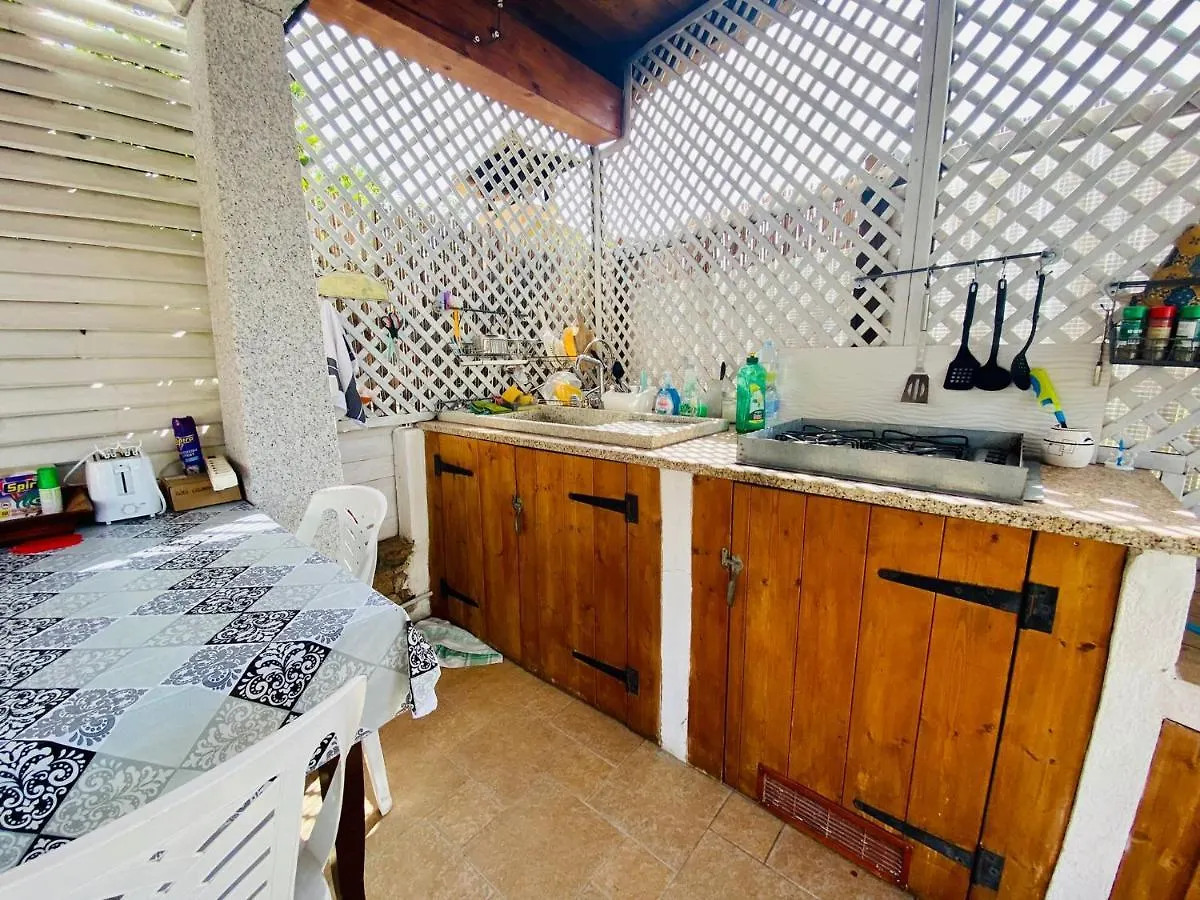 Villetta Todde Con Piscina San Teodoro  Apartmán